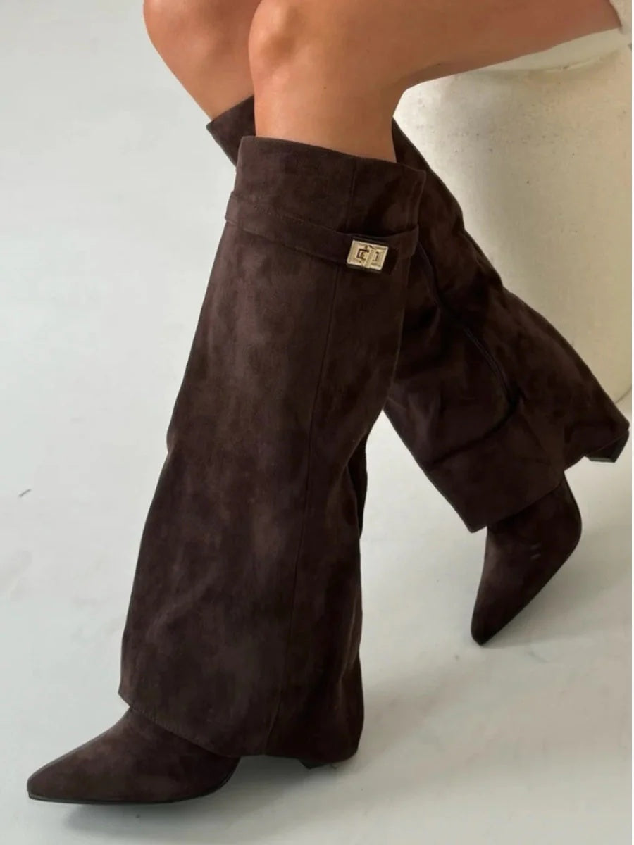 Elva | Elegante Suede-Stiefel mit goldenen Details
