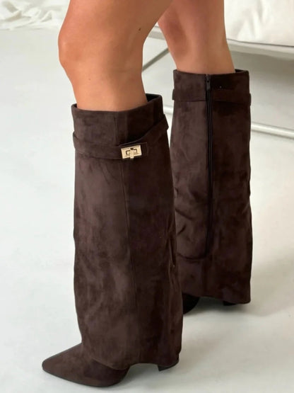 Elva | Elegante Suede-Stiefel mit goldenen Details