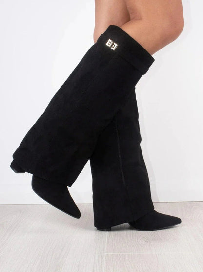 Elva | Elegante Suede-Stiefel mit goldenen Details
